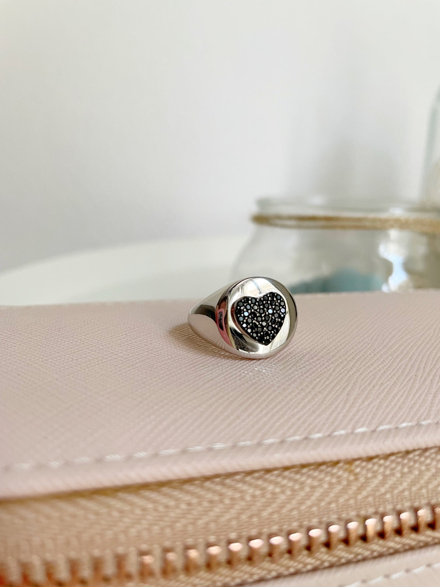 Anello chevalier con cuore
