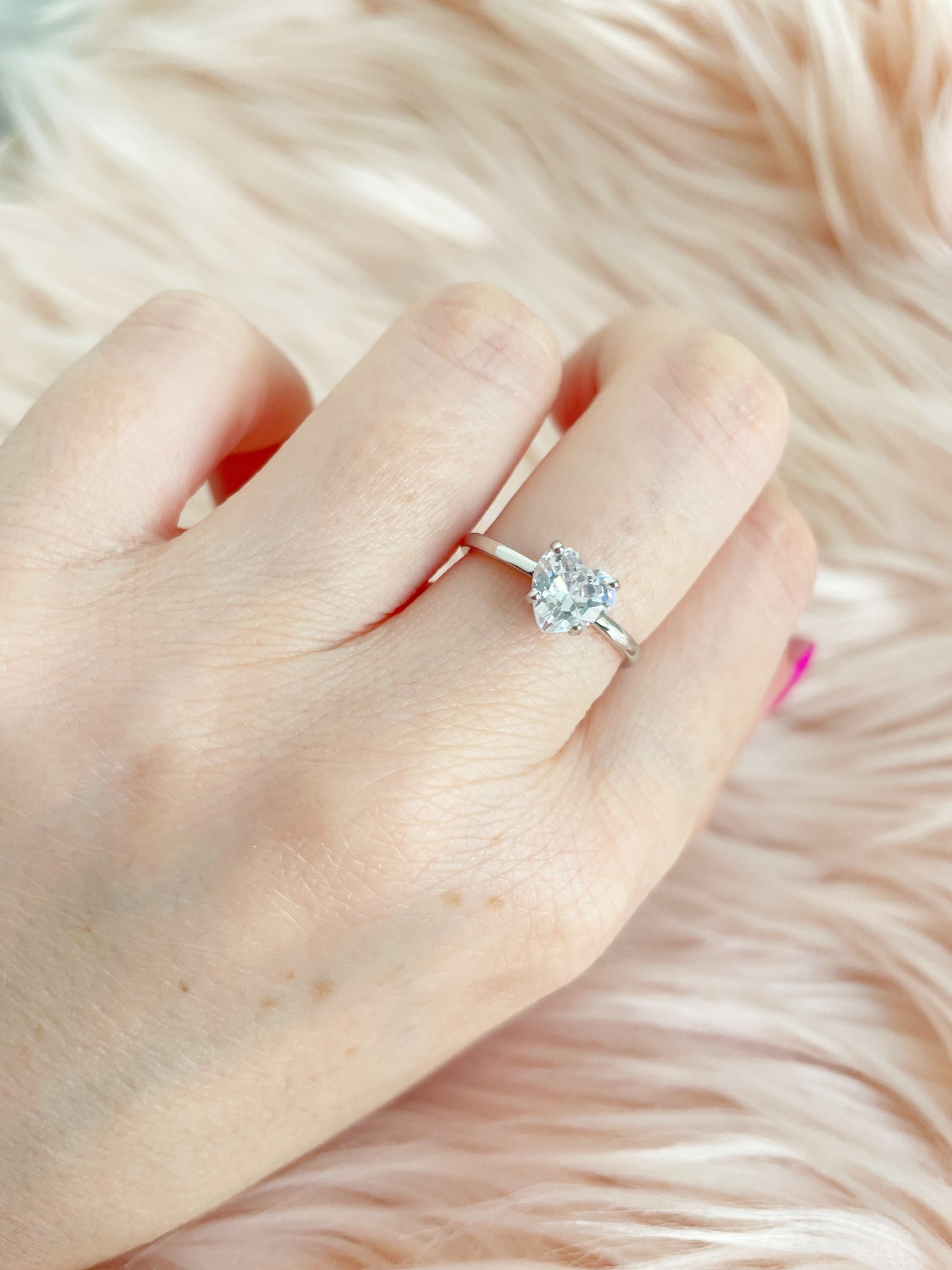 Anello zircone cuore rodio